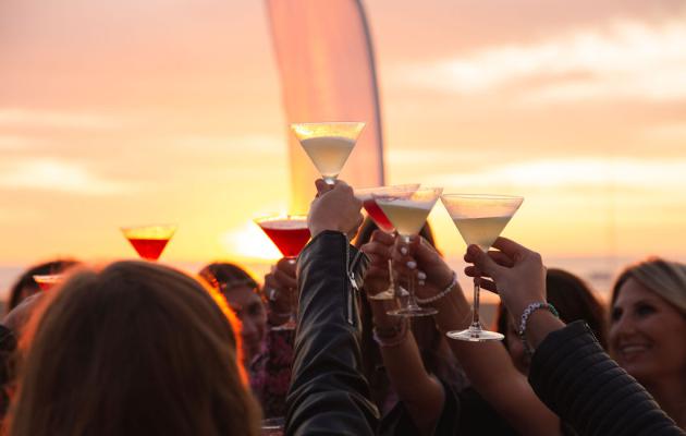 leer cocktail shaken workshop strand zandvoort uitje