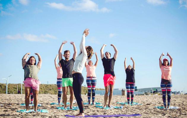 teamuitje bedrijfsuitje Zandvoort yoga cursus workshop les